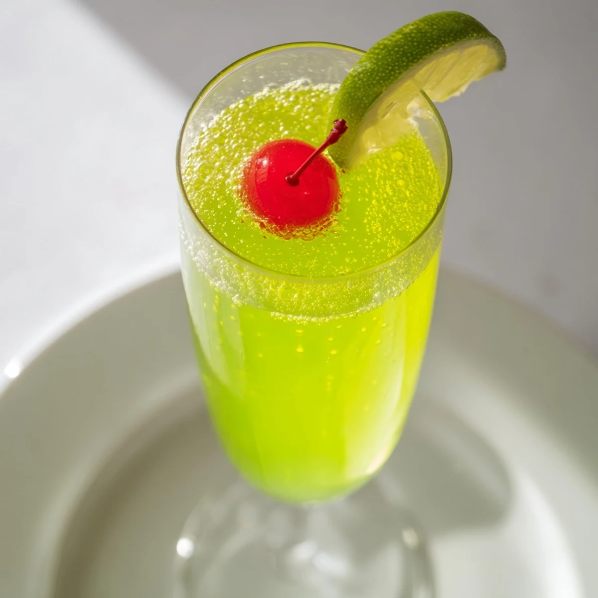 A refreshing Quick Grinch Mimosa Mocktail, a bright and bubbly vegan holiday drink, visually inviting.