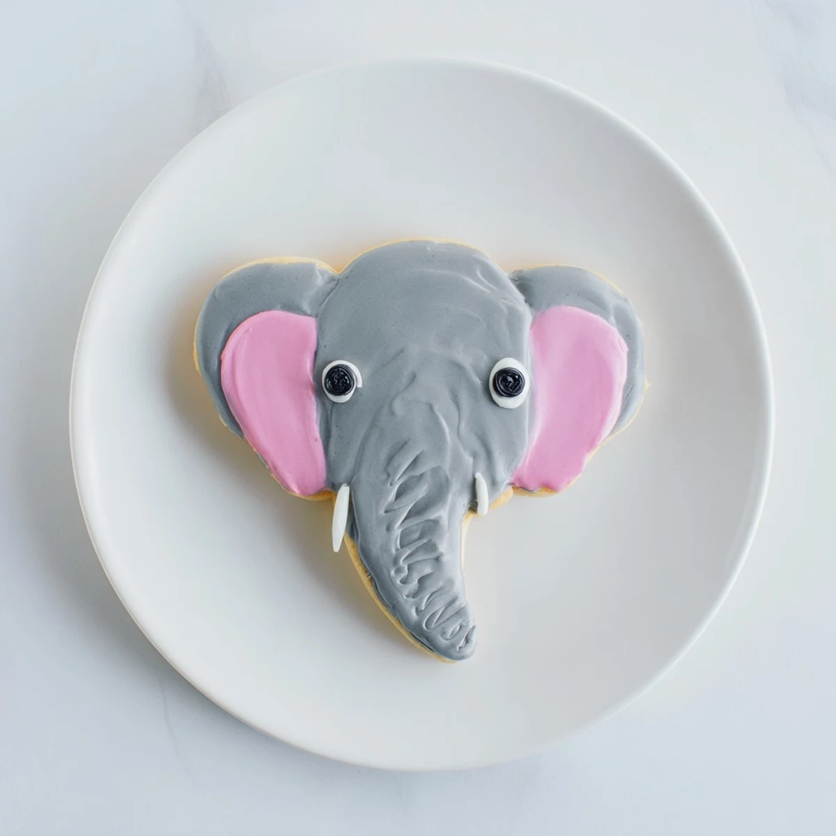 Warm, golden-baked Biscuits Amical Éléphant Géant, perfect kid-friendly treats with delicious icing.